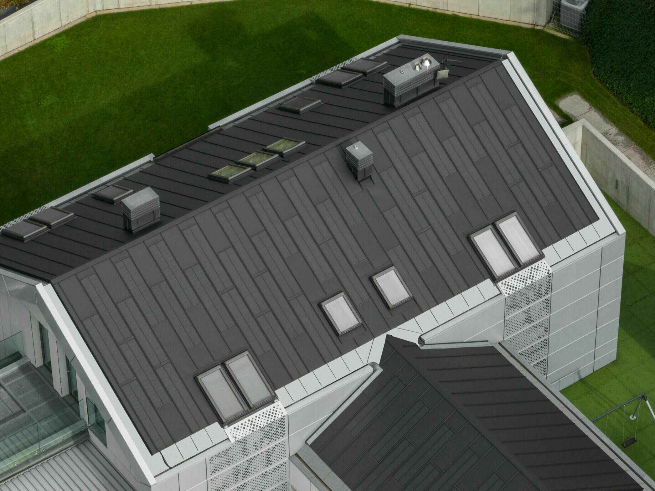 Clean panel-free roof profile